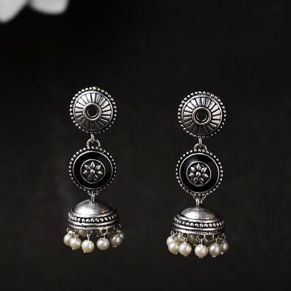 Trendy Jewels Black and Silver Floral Earrings Jhumka - Picture 4 of 7